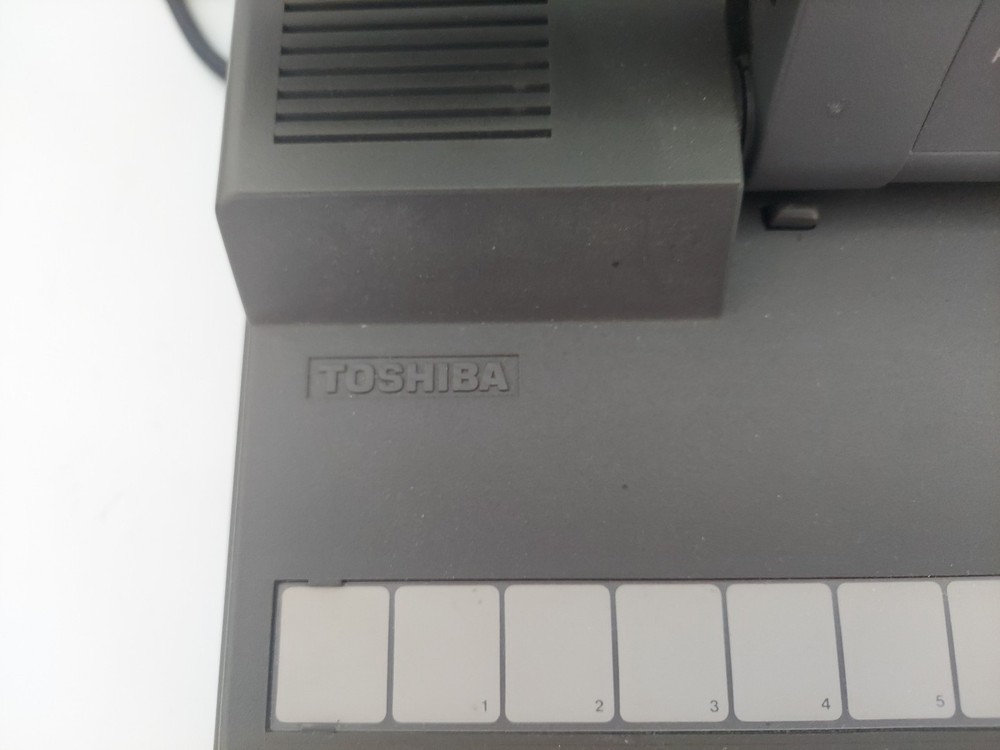 Toshiba T3200 Luggable Notebook Laptop