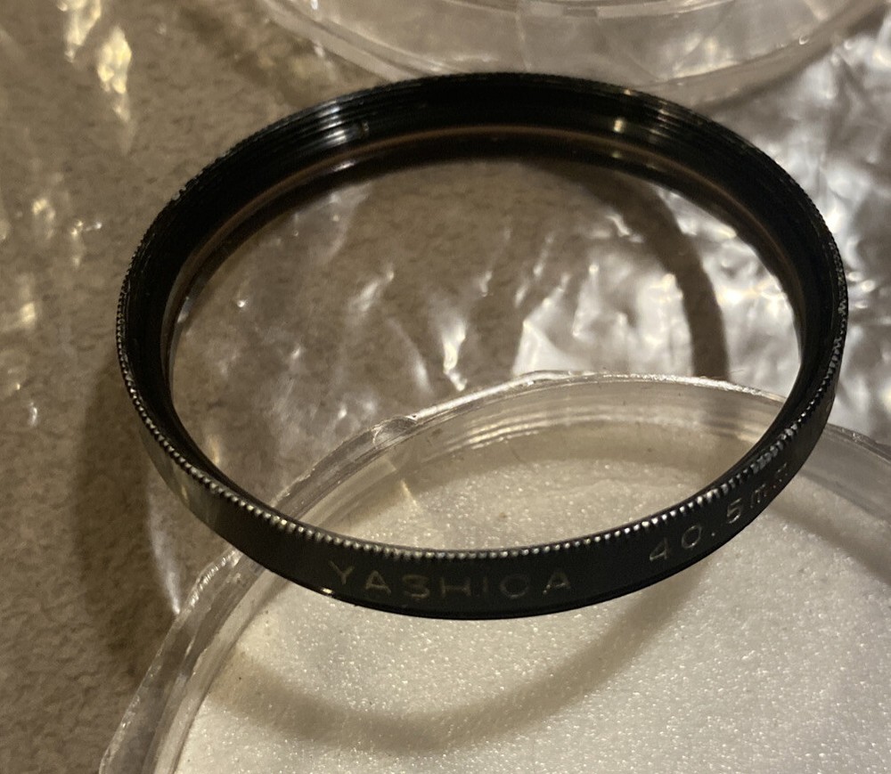 YASHICA 40.5mm 1A Skylight Filter w/ Case