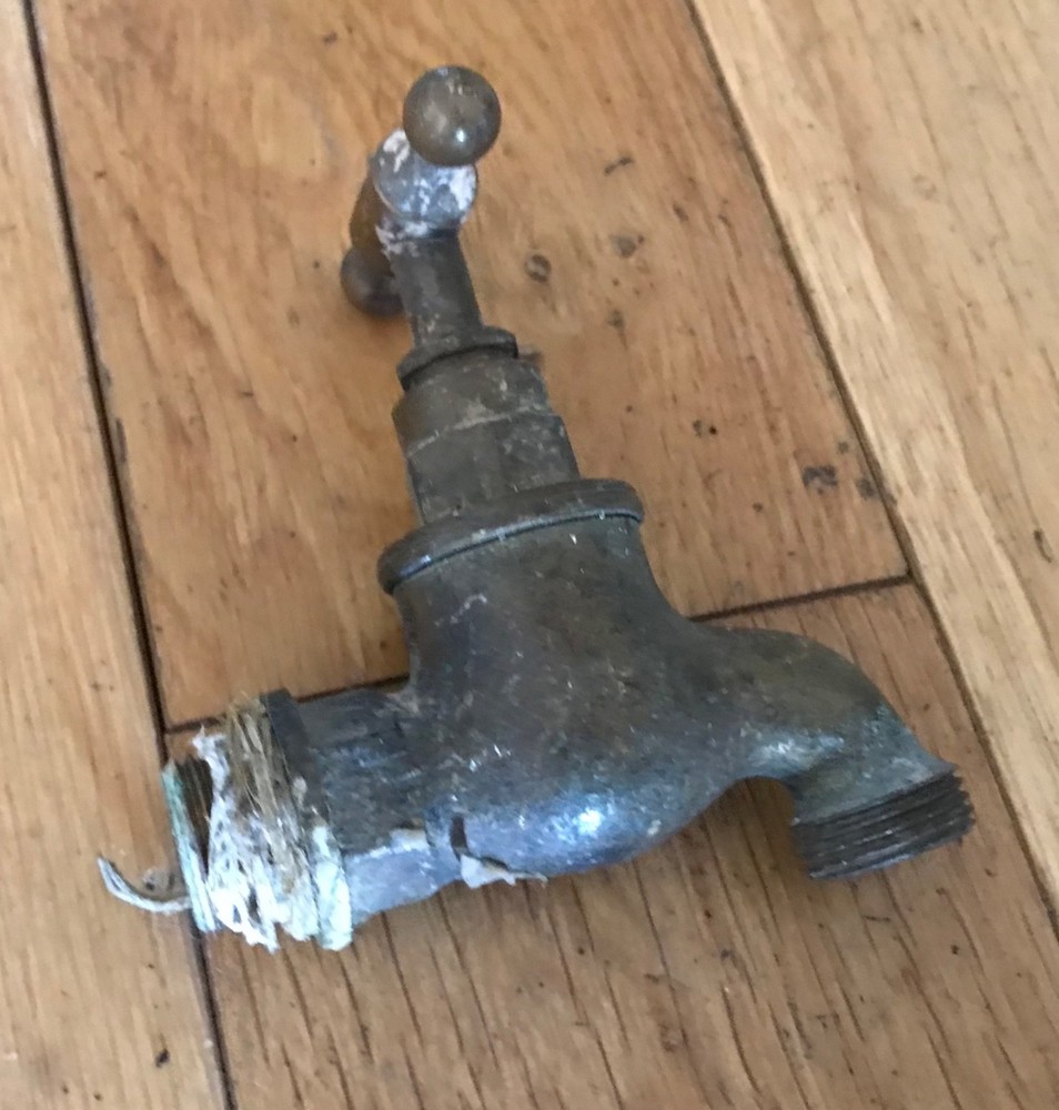 VINTAGE SOLID BRASS GARDEN TAPS Ref2 - (Black D 12)
