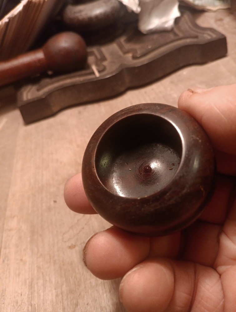 antique treenware Cover Snuff ??