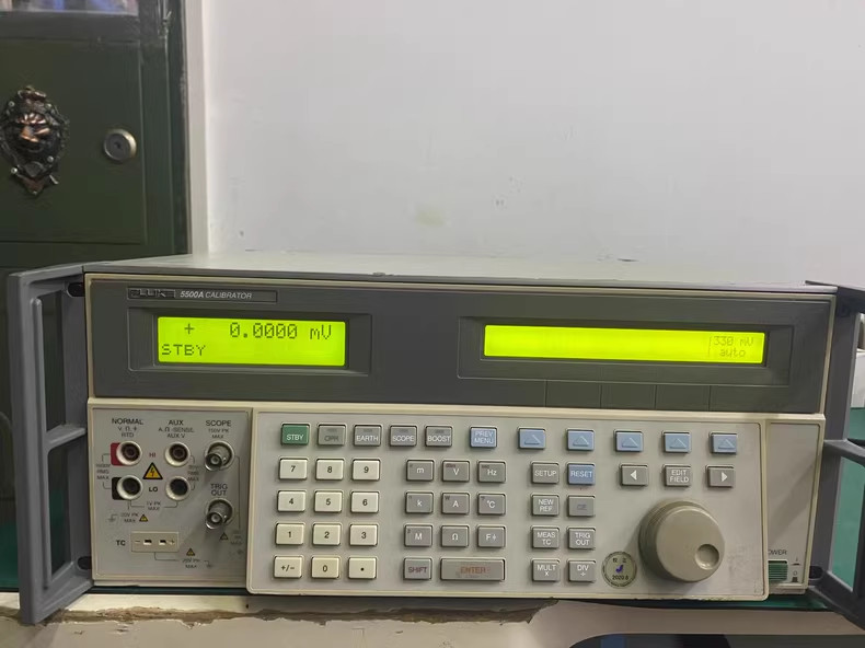 FluKe5700A High Precision Multi-Function Calibrator