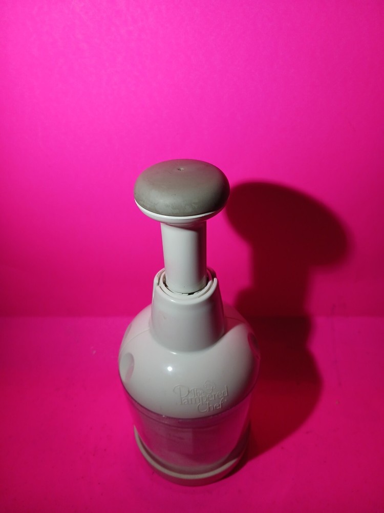 The Pampered Chef Food Chopper