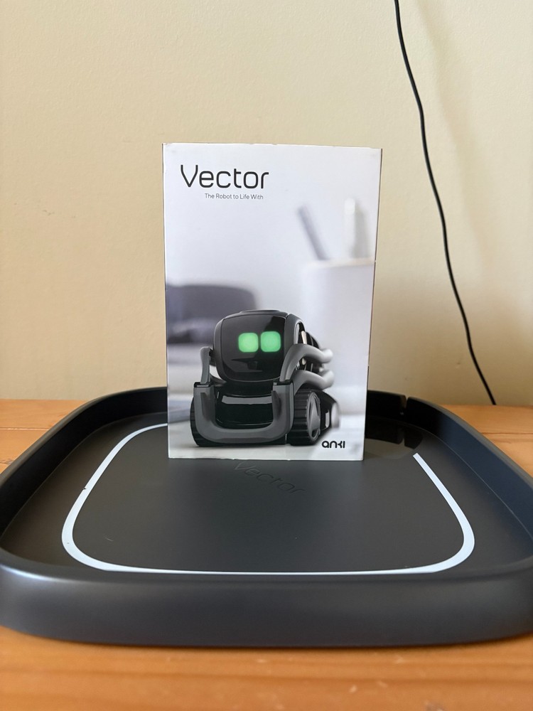 Anki Vector AI Robot with Space Dock – Excellent Condition, Complete Set
