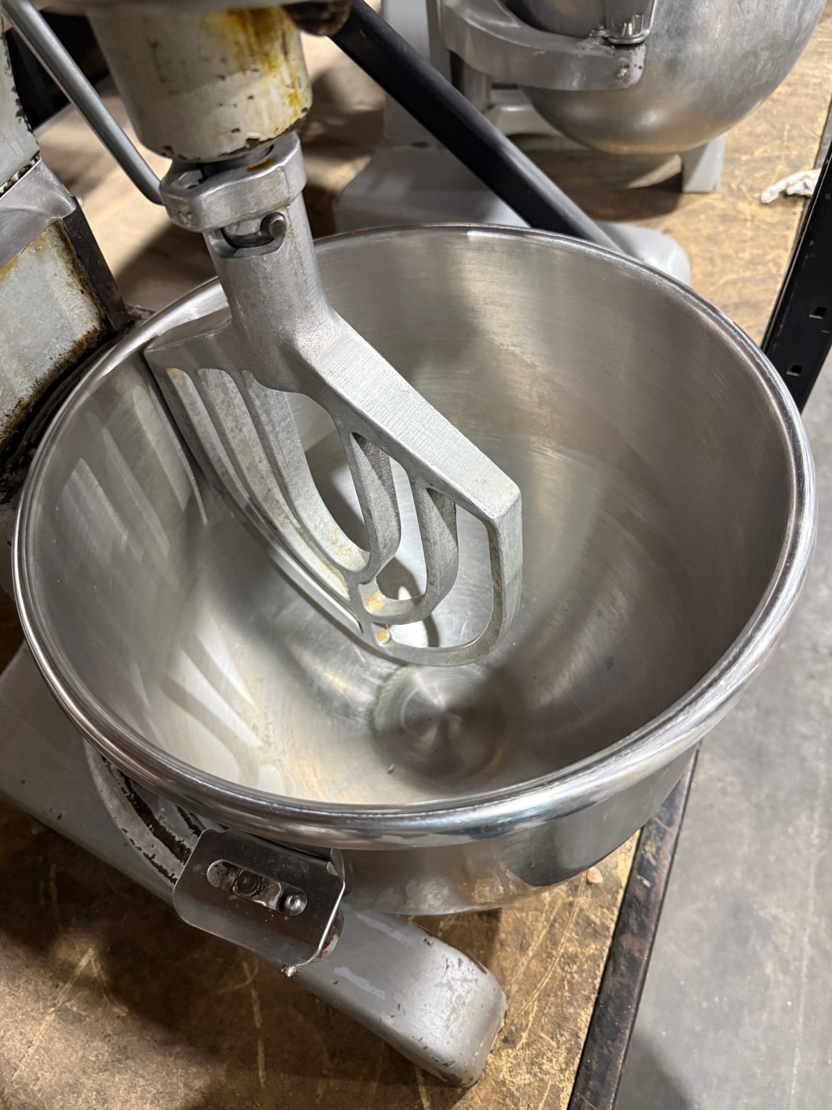 HOBART A200T 20 QT BAKERY DOUGH MIXER W/ BOWL & PADDLE ATTACHMENT