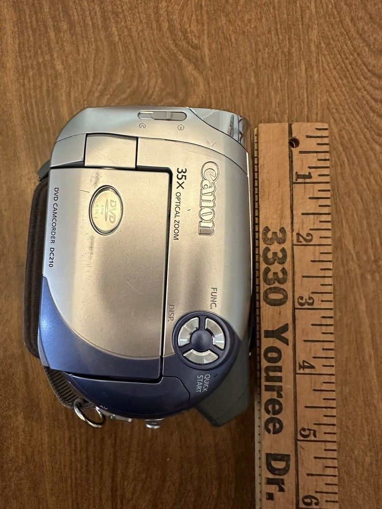 Canon Camcorder DC210 Handheld Digital Video Camera Camera & Battery Untested