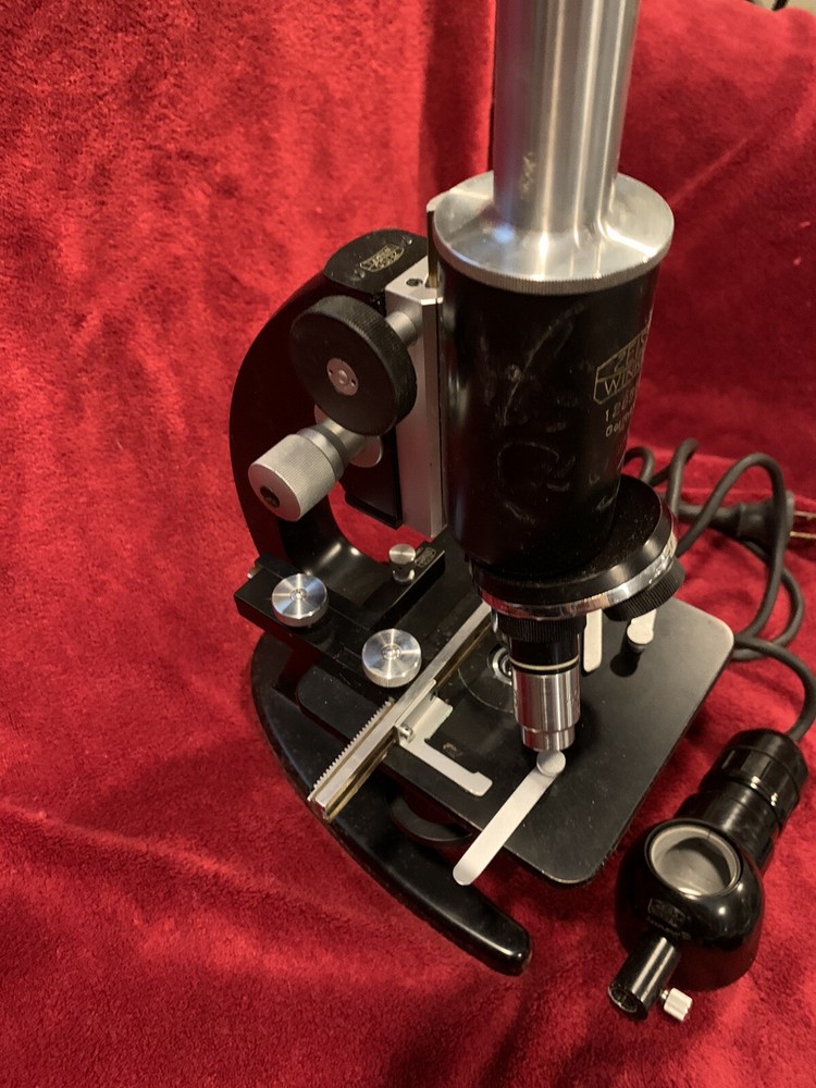 Vintage Zeiss Winkel 128518 Microscope With Case , Light And Extra Lense