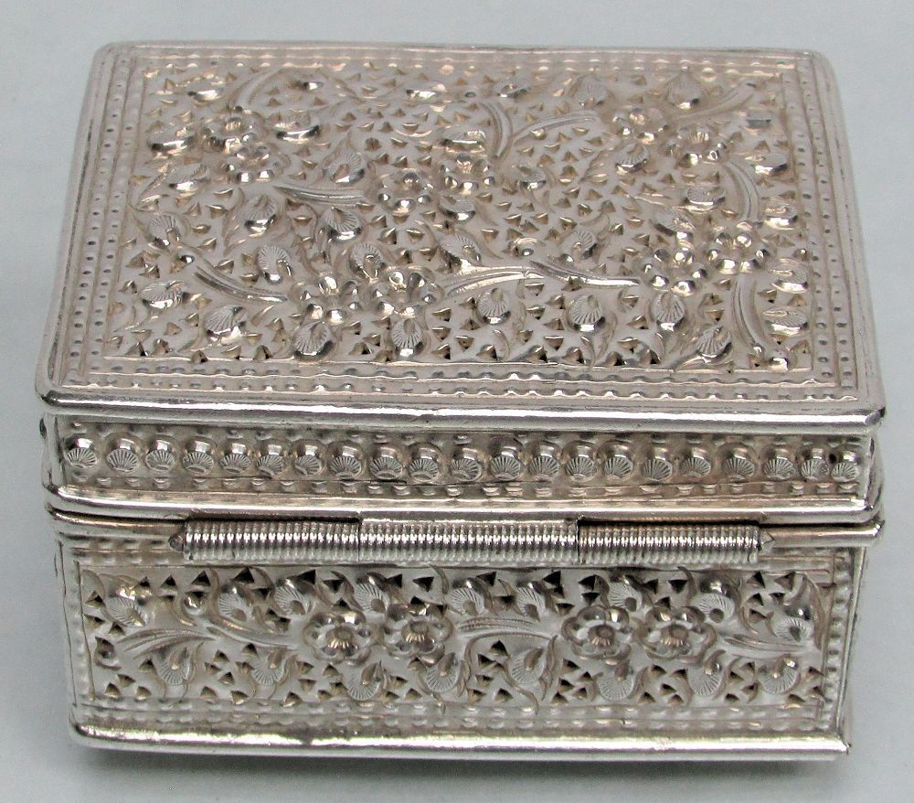 NICE VINTAGE STERLING SILVER SPICE BOX