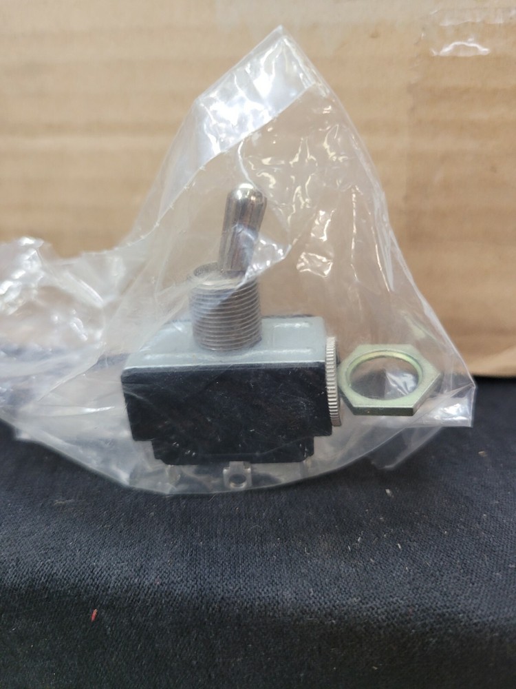 Cutler-Hammer 7565K5 Toggle Switch