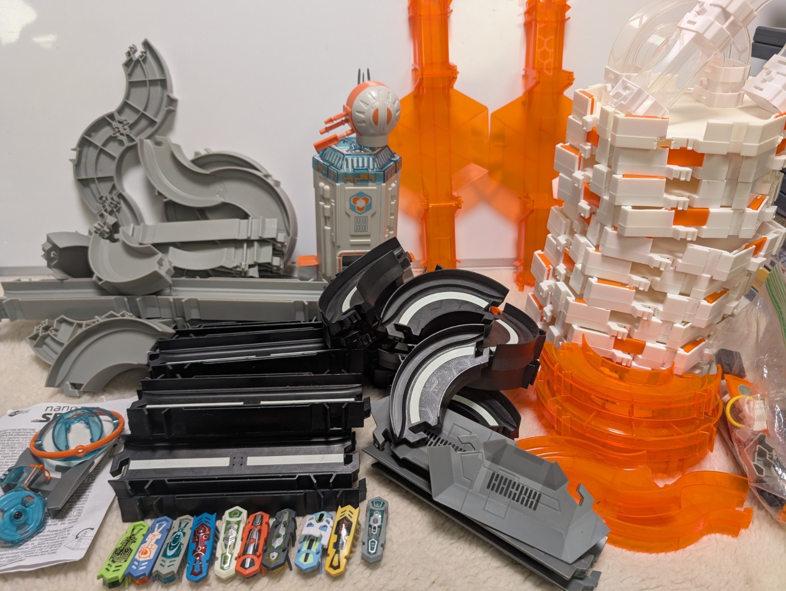 Lot Of HEXBUG Habitat Elevation Playset Zipline Tracks Accessories 10 Nano Bugs