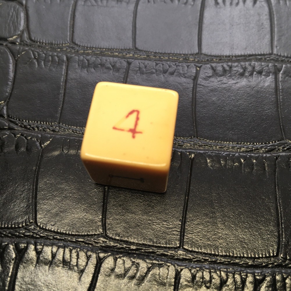 Vintage Bakelite PUT AND TAKE single dice with A TESTED