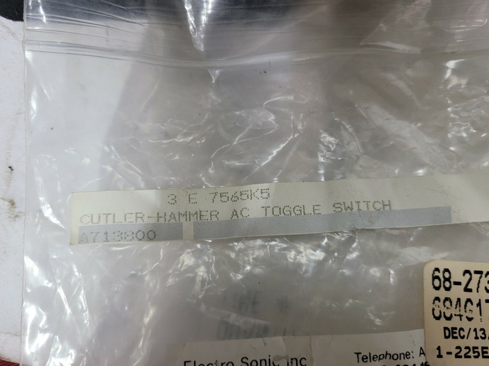 Cutler-Hammer 7565K5 Toggle Switch