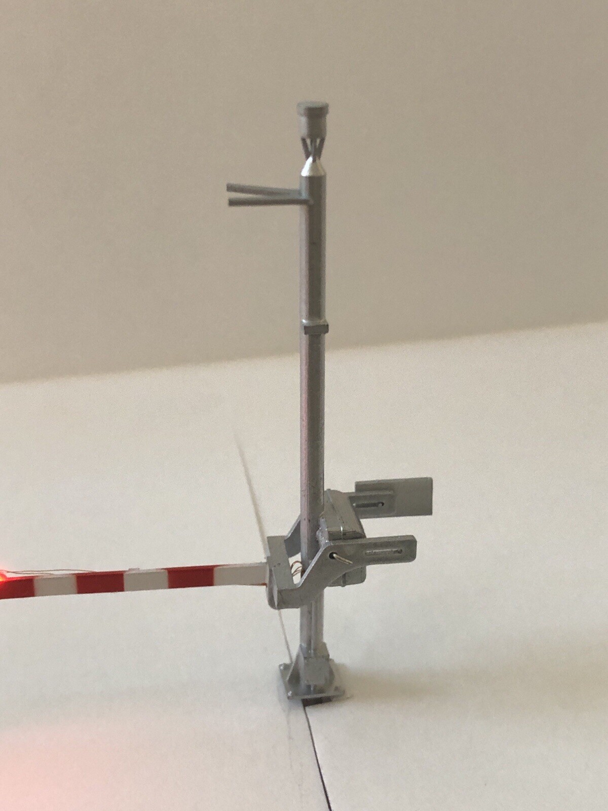 HO (2) Modern “Full Height” Crossing Gates w/ LED’s - NJ International, Walthers