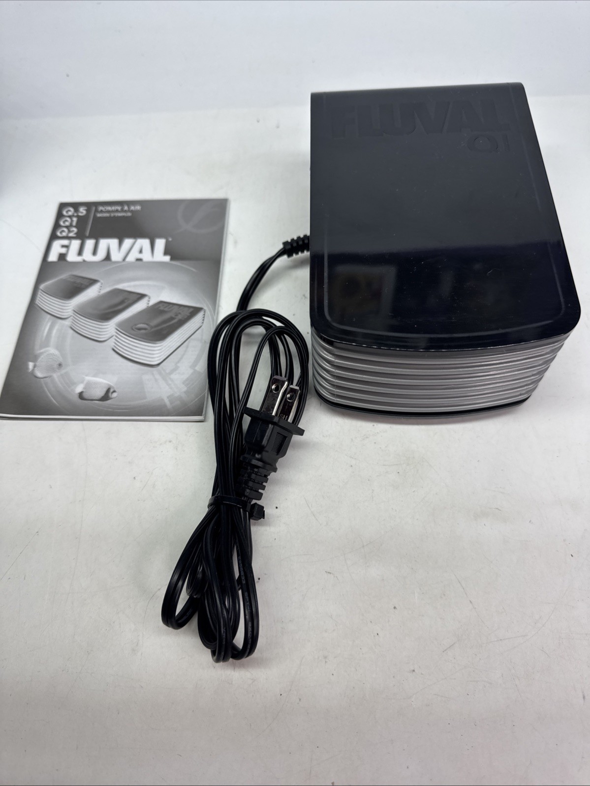 Hagen Fluval Q2 50-160 US Gal Adjustable Flow Control Air Pump - Working