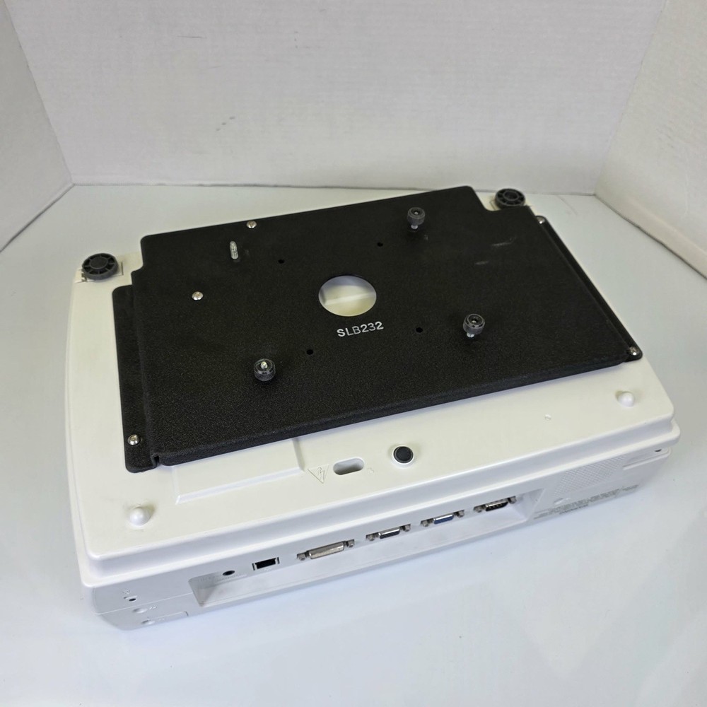 Untested Sanyo PLC-XC56 XGA projector