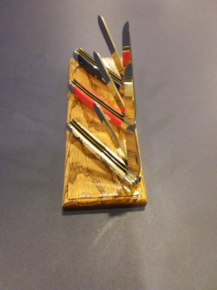 SOLID NORTHERN RED OAK 3 KNIFE DISPLAY STAND
