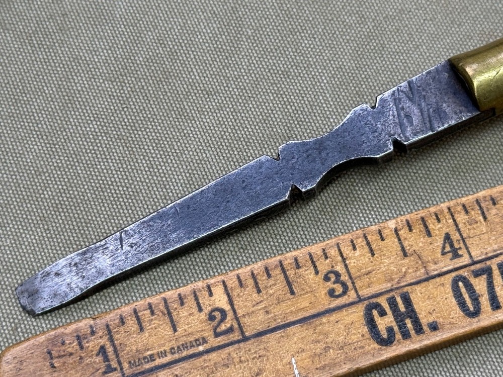 NICE BOXWOOD SCREWDRIVER. 6406