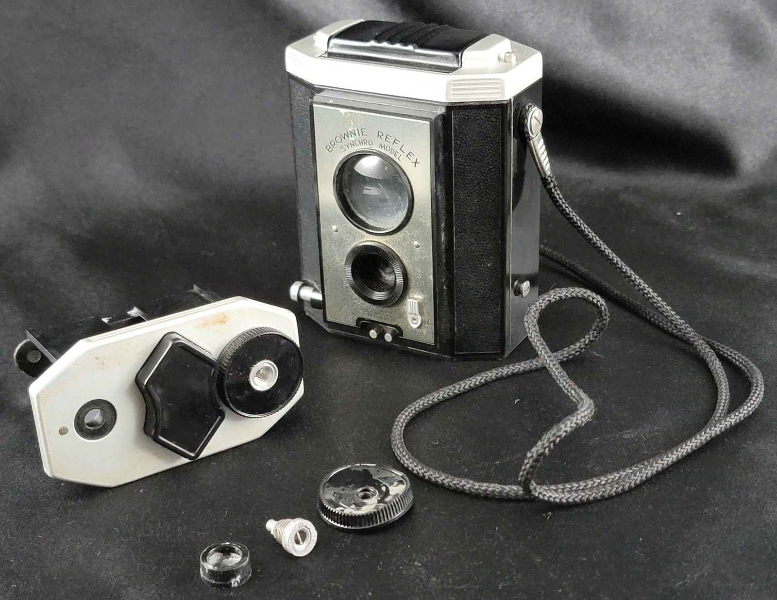 Vintage Eastman Kodak Brownie Reflex Synchro Model Camera Untested 127 Film