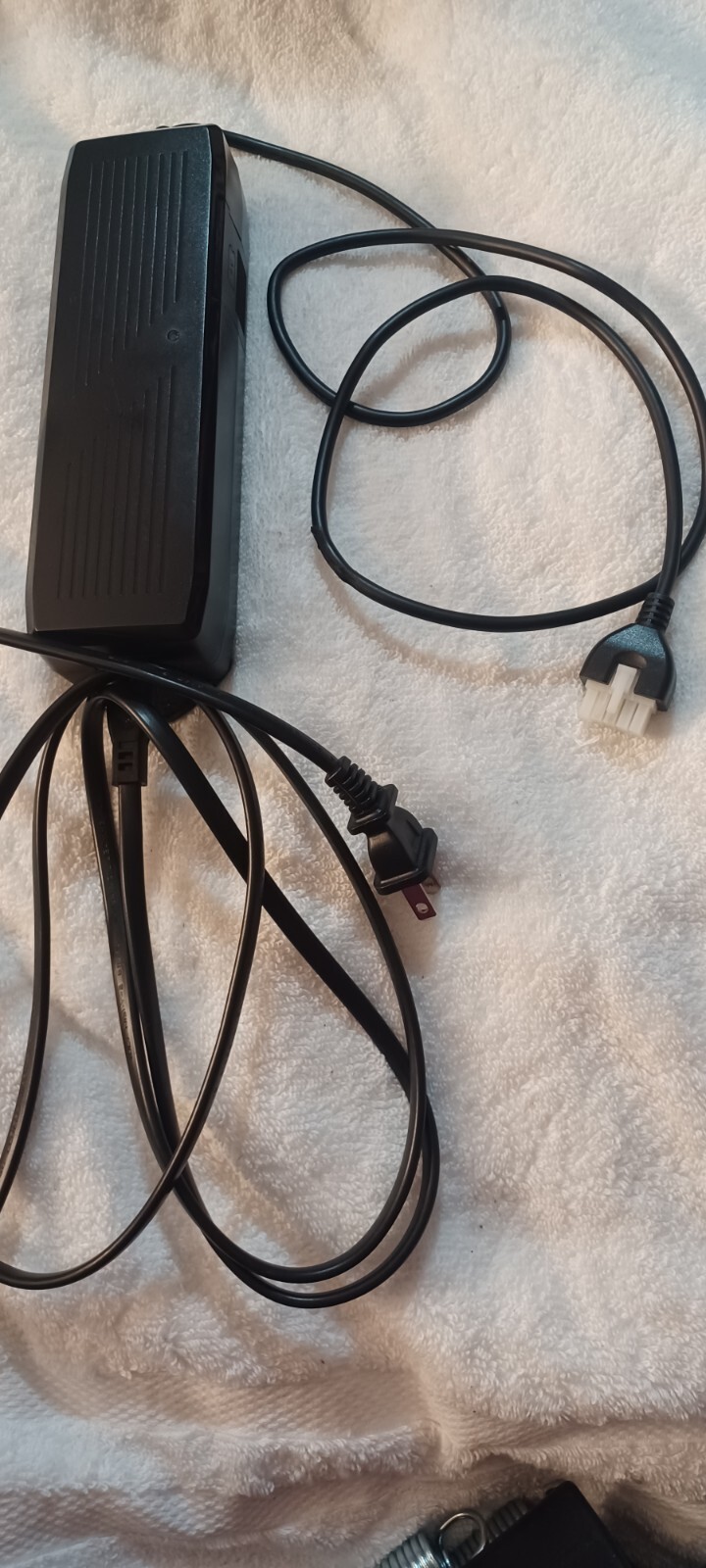 AC/DC Adapter Class 2 Power Unit MODEL NO: ZB-H290020-B