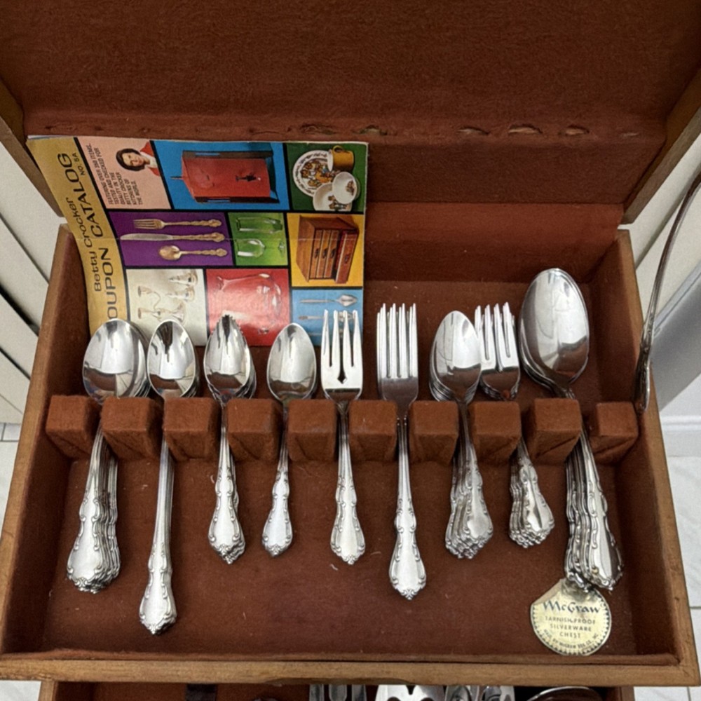 McGraw Tarnish Proof Silver Plated Flatware Set with Chest, Knife, Fork, Spoon