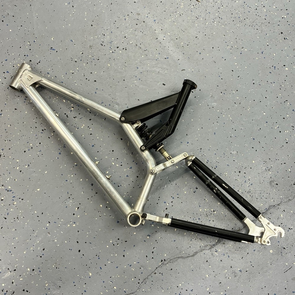 AMP Research B5 Full Suspension Large Frame