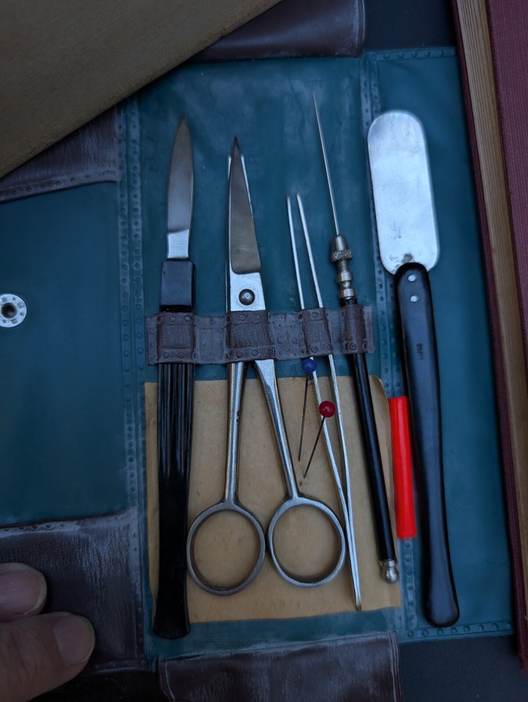 1960 era dissecting kit with closable plastic case