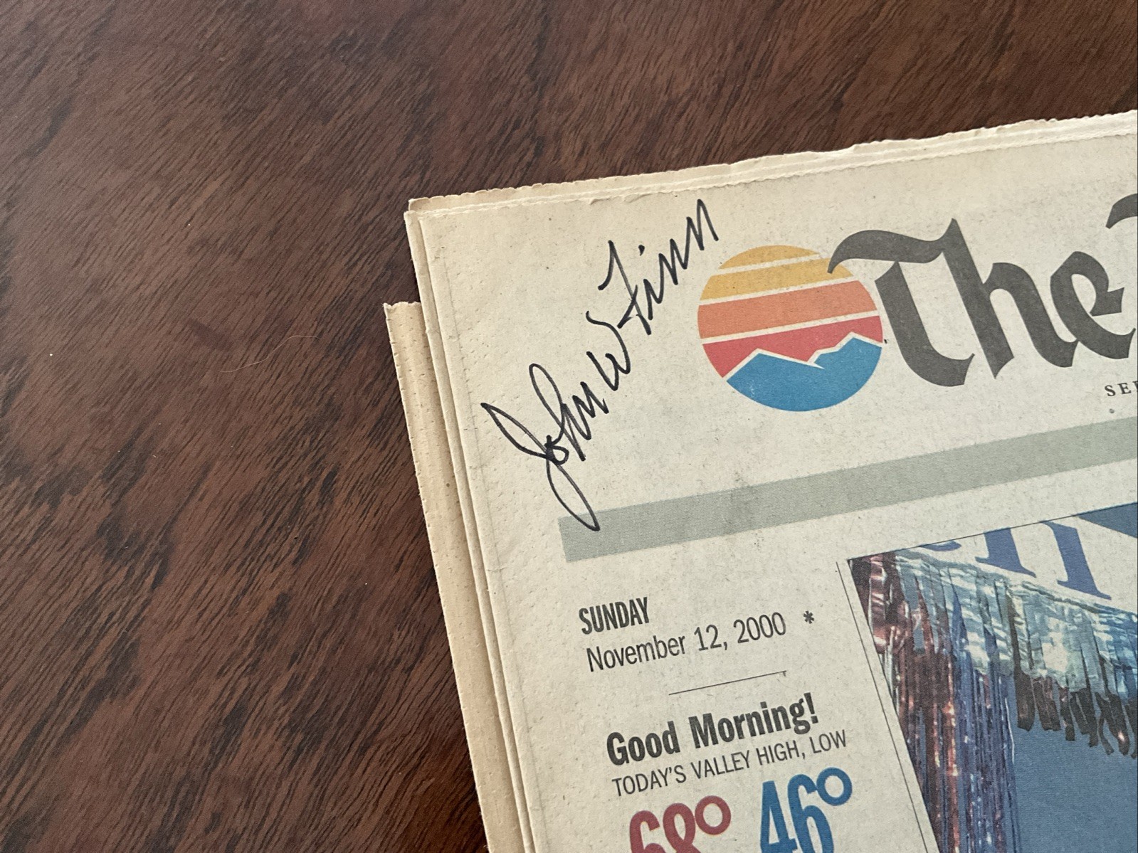 John Finn SIGNED Newspaper DESERT SUN Nov 12, 2000. WWII MOH Pearl Harbor