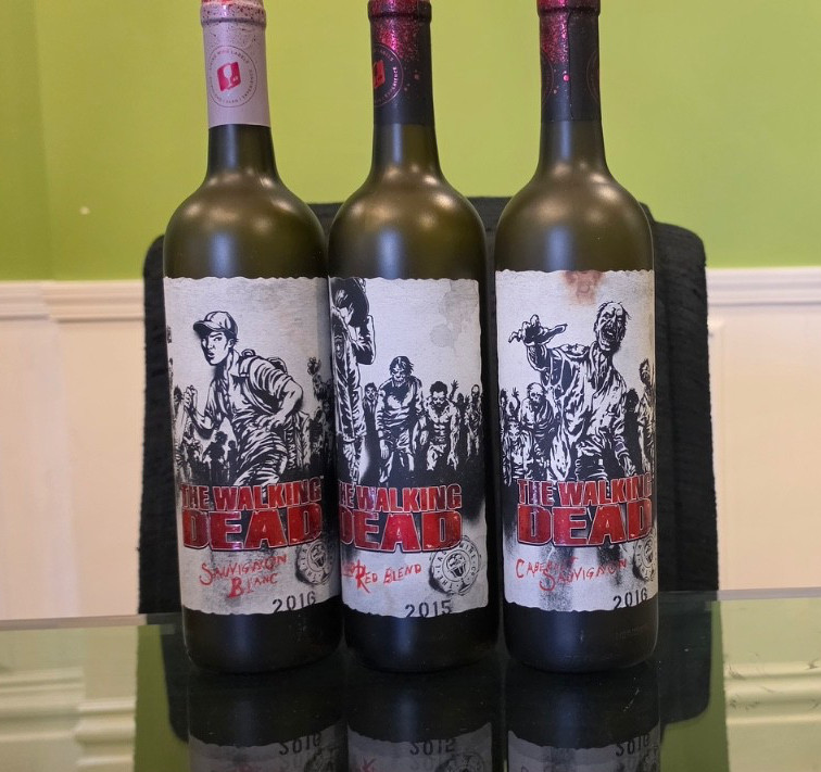 2015-2016 Walking Dead Empty Limited Ed. Collectable Wine Bottle Set W/Corks