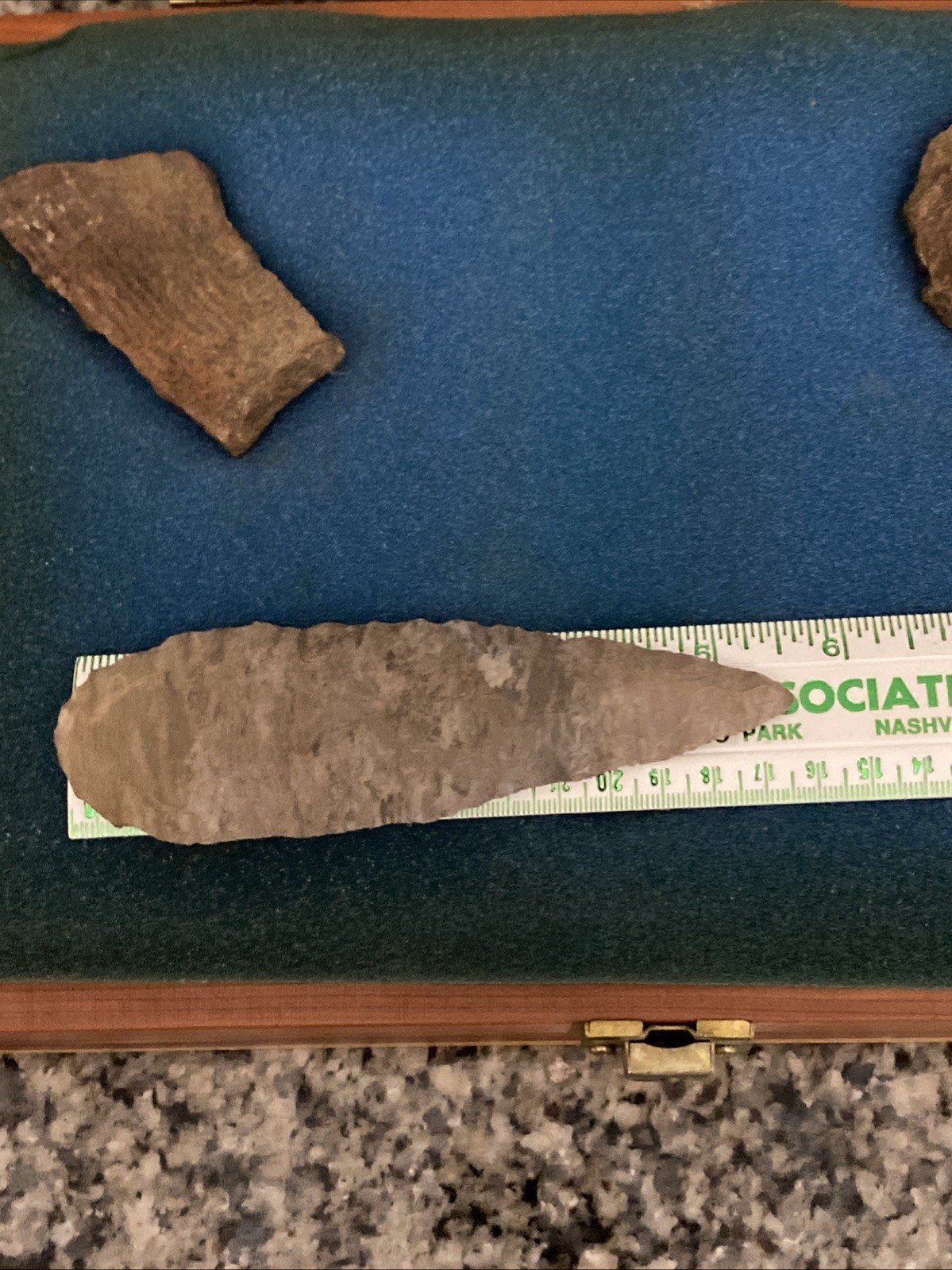 5-1/2” INDIAN ARTIFACT LERMA style BLADE FROM Mid Tn. Display Case & Pottery