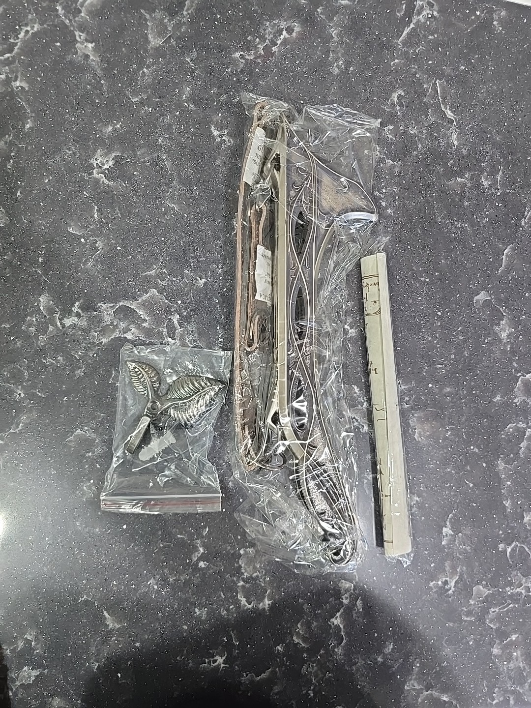 Hobbit Lord of the Rings United Cutlery Elven Sword Hanger of Thranduil (UC3168)