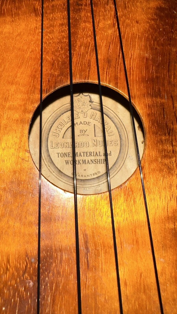 Nice Antique Leonardo Nunes Soprano Ukulele