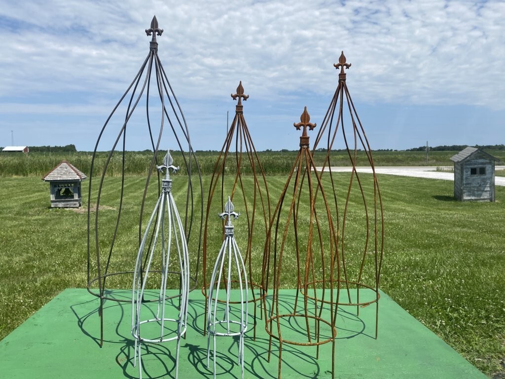 19" Twist Plant Support Garden Trellis Topiary, Rusty Wrought Iron Obelisk