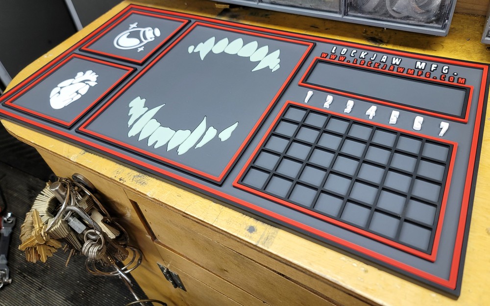 𝕭𝖊𝖑𝖒𝖔𝖓𝖙 Pinning Mat ⚰️