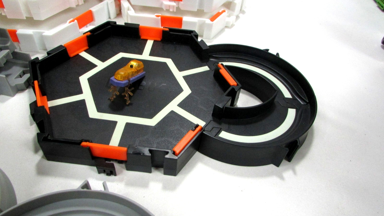 *READ* Set of 45 Hex Habitat Tracks Accessories Curved Straight Playset + Bug