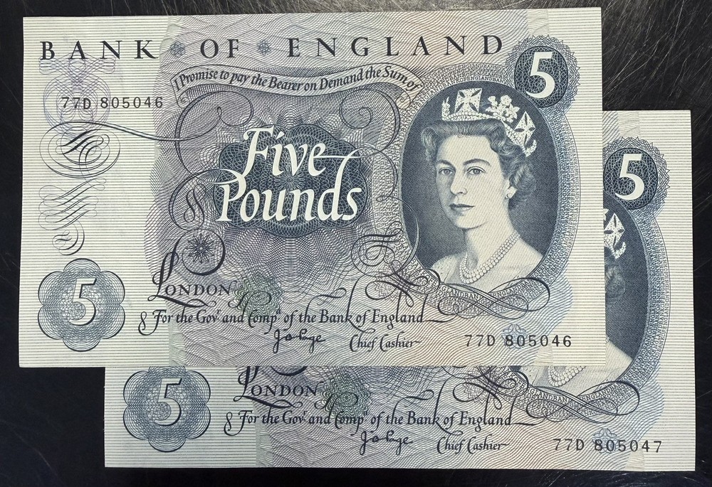 2 x Old Five £5 Pound Notes Uncirculated