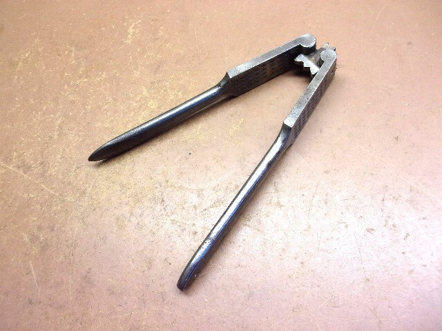 Vintage Steel Nutcracker Holiday Kitchen Tool Multi-Size Nut Cracker Tool LQQK!