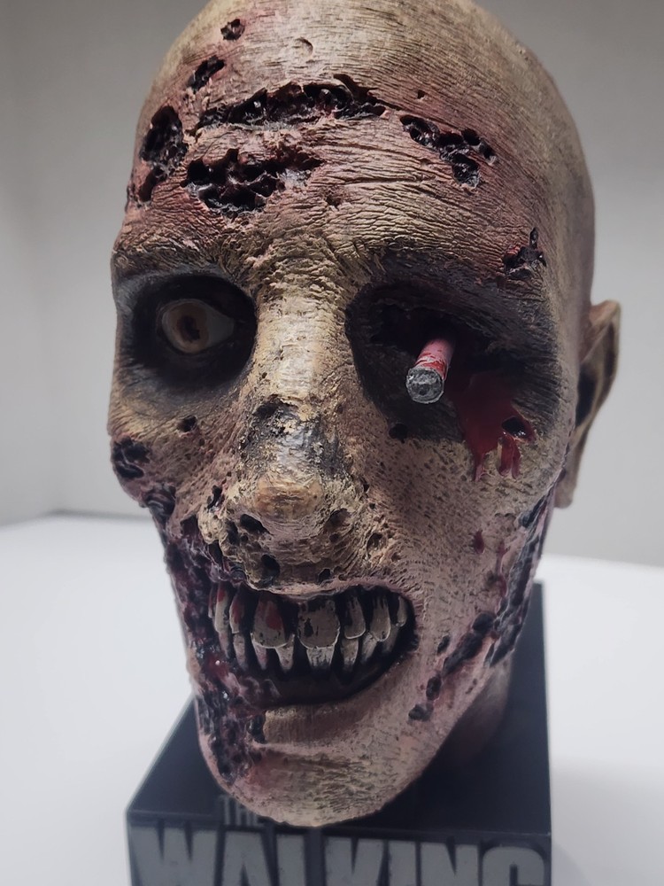 AMC Walking Dead Zombie 2 Dvd Head Display Case Please Read