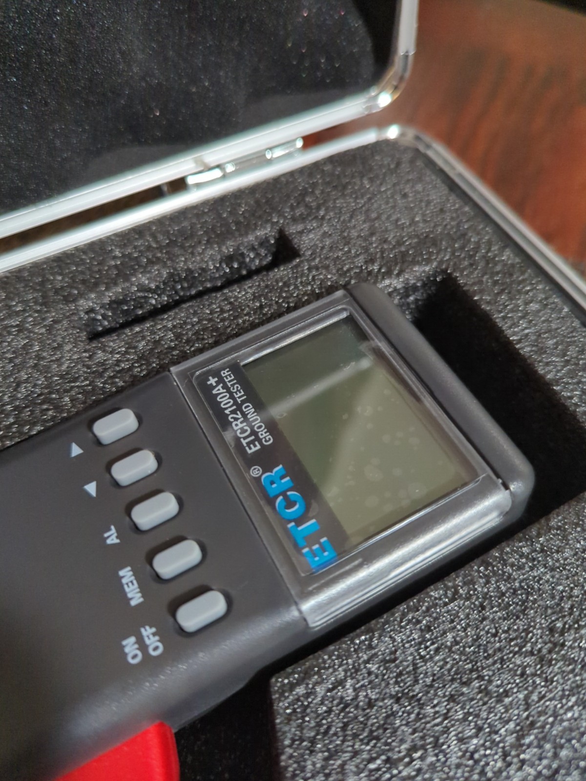 ETCR2100A+ Digital Clamp Ground Earth Resistance Meter Tester 0.01-200Ω