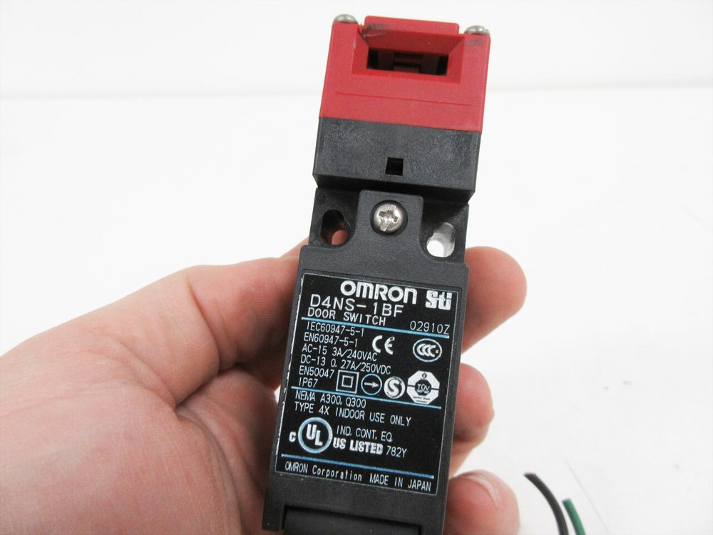 OMRON D4NS-1BF DOOR SWITCH - NO INTERLOCK