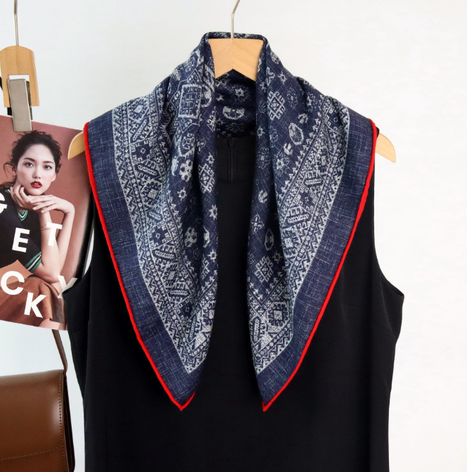 70% Cashmere 30% Silk Scarf Neckerchief Shawl totem Print Bandana 68X68cm Wrap