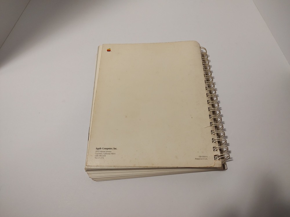 Macintosh Plus User Guide & Macintosh Reference System 7