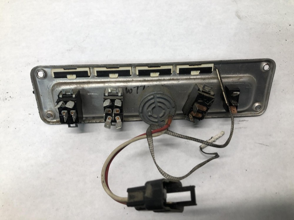 1991-2010 Freightliner CLASSIC XL SWITCH Dash Panel - Used