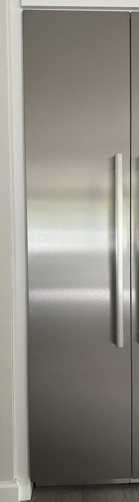 Bosch Benchmark Freezer. Model # B18IF905SP