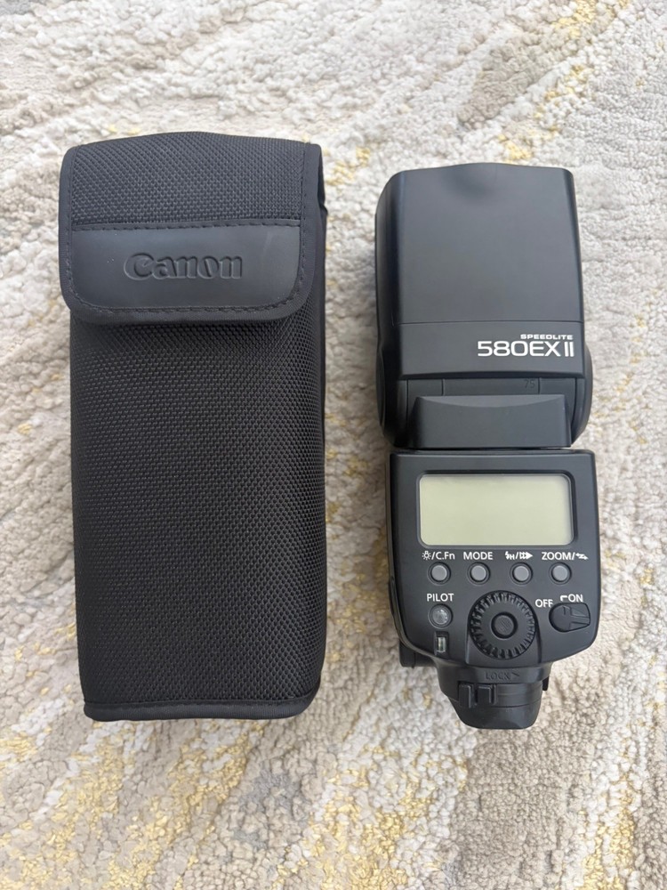 Canon Speedlite 580EX II Flash For EOS Digital Cameras / Excellent condition