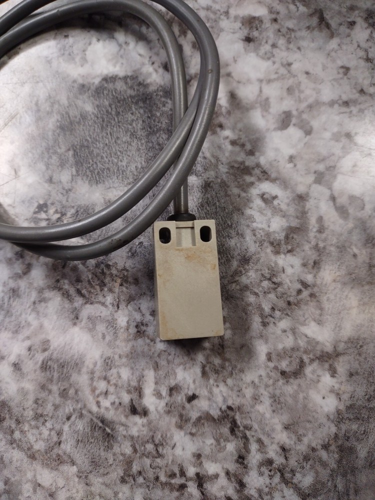 FUJI PEW-13L/N PROXIMITY SWITCH