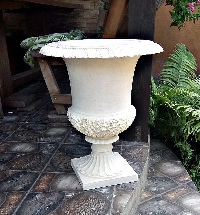 Polyurethane flexible mold with a plastic frame"Lily flower pot"