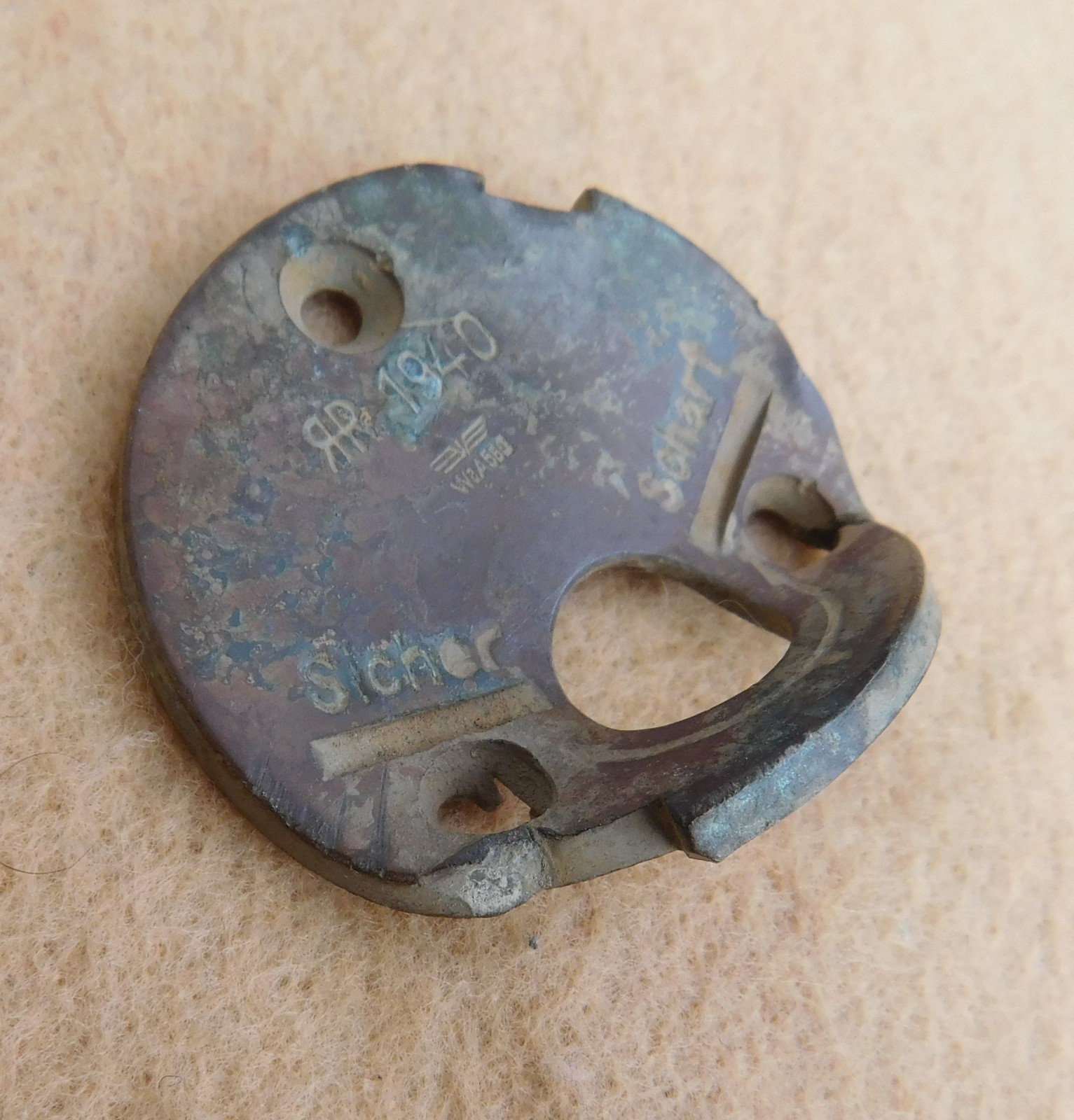 ORIGINAL WWII GERMAN TELLER TOP PLATE DATED 1940 - GROUND DUG RELIC