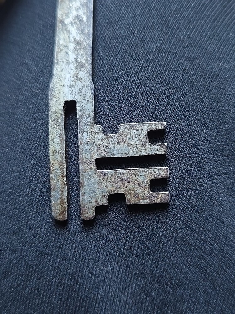 Remarkable Antique Folding Key ☆ Neat Old Hinged Skeleton Key!