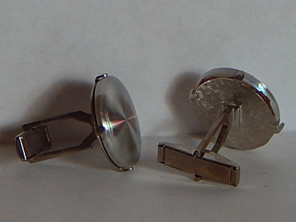 VINTAGE RAINBOW EFFECT SILVERTONE ROUND CUFFLINKS PAT. NO.