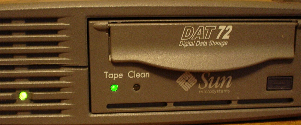 Sun MicroSystems DAT72 Digital Data Storage 380-1323-01 External Tape Drive