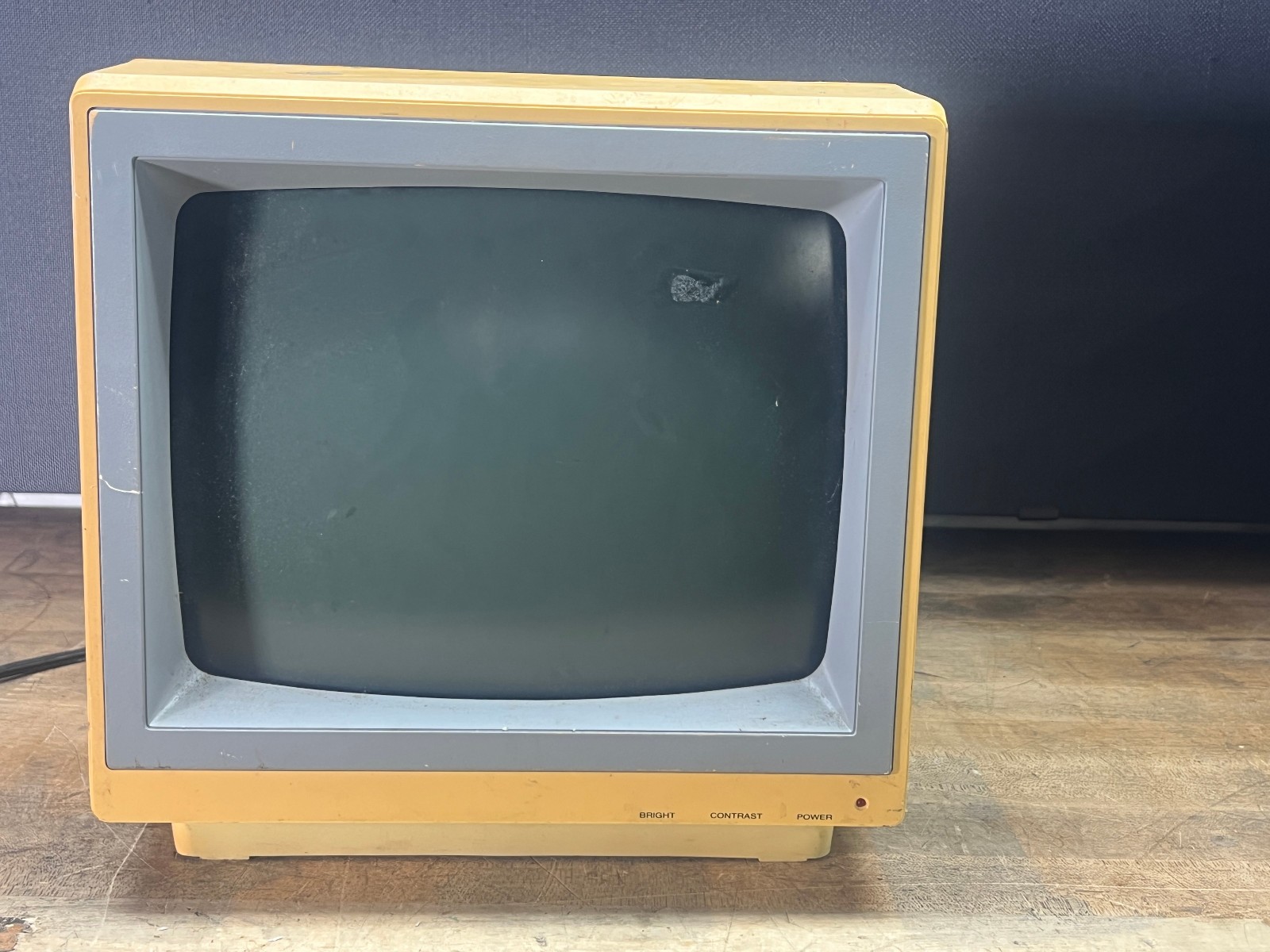 Goldstar MBM-2233 Vintage Monitor for Apple II Atari C64 1984 - 12" screen